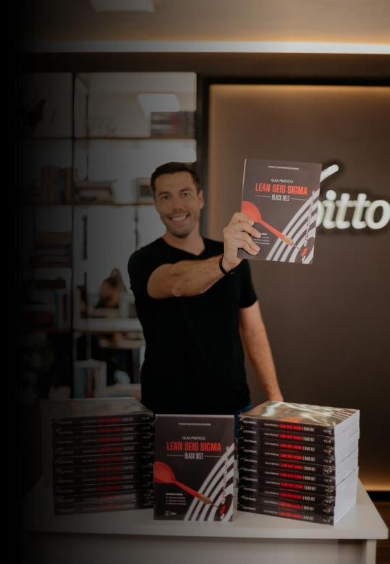 Thiago Coutinho com o livro Guia Prático Lean Seis Sigma